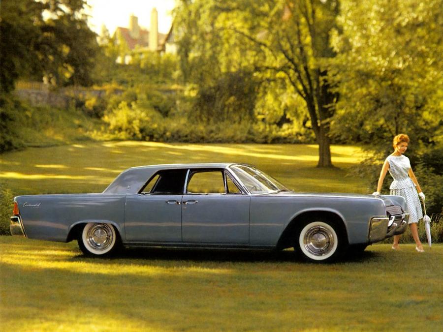  Lincoln Continental Sedan (53А) 1961 года  (фото 10 из 15)